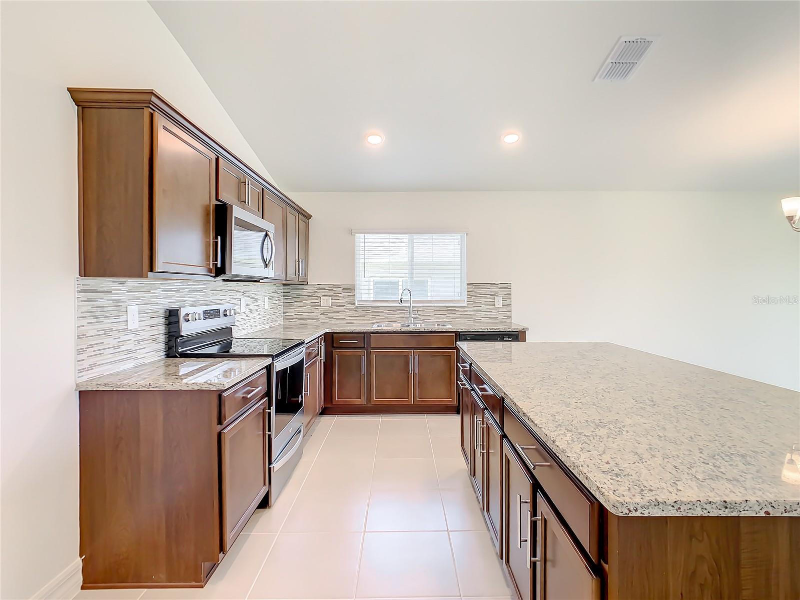 211 SUMMERLIN LOOP