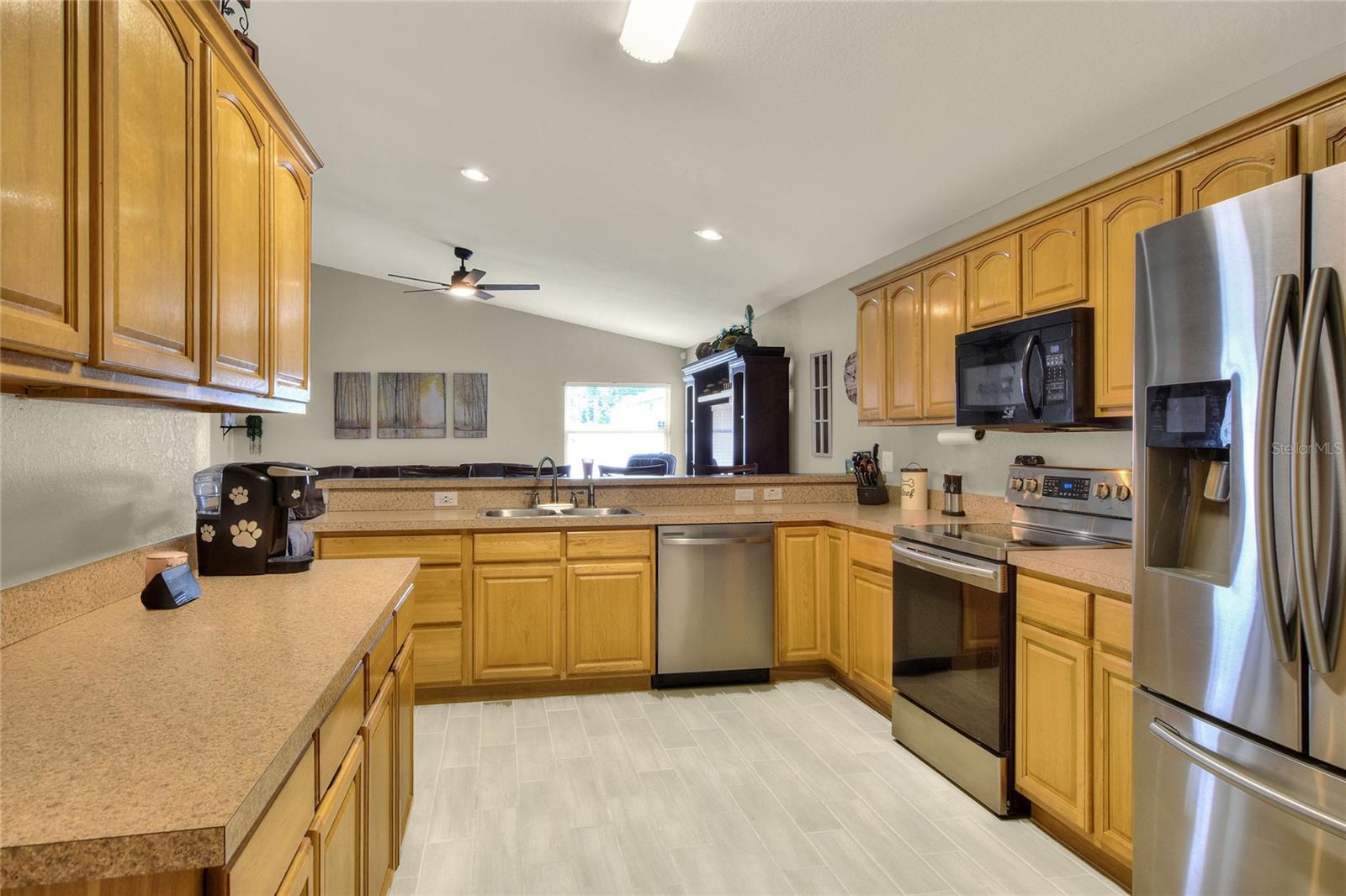 604 LYNDSEY LN