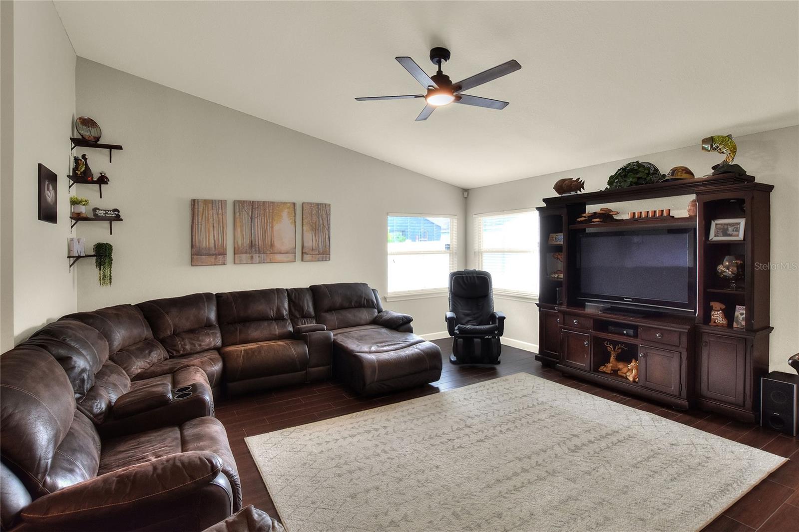 604 LYNDSEY LN