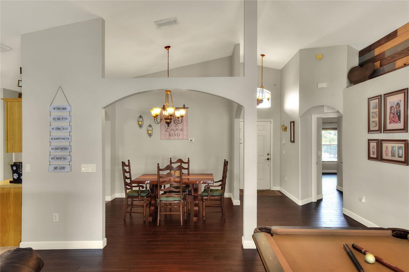 604 LYNDSEY LN