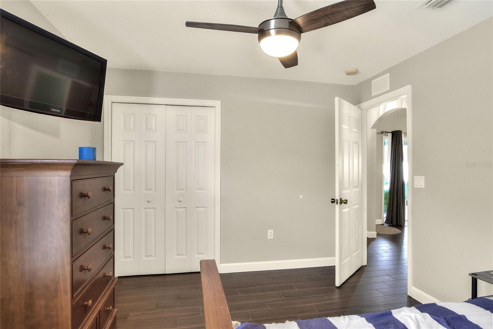 604 LYNDSEY LN
