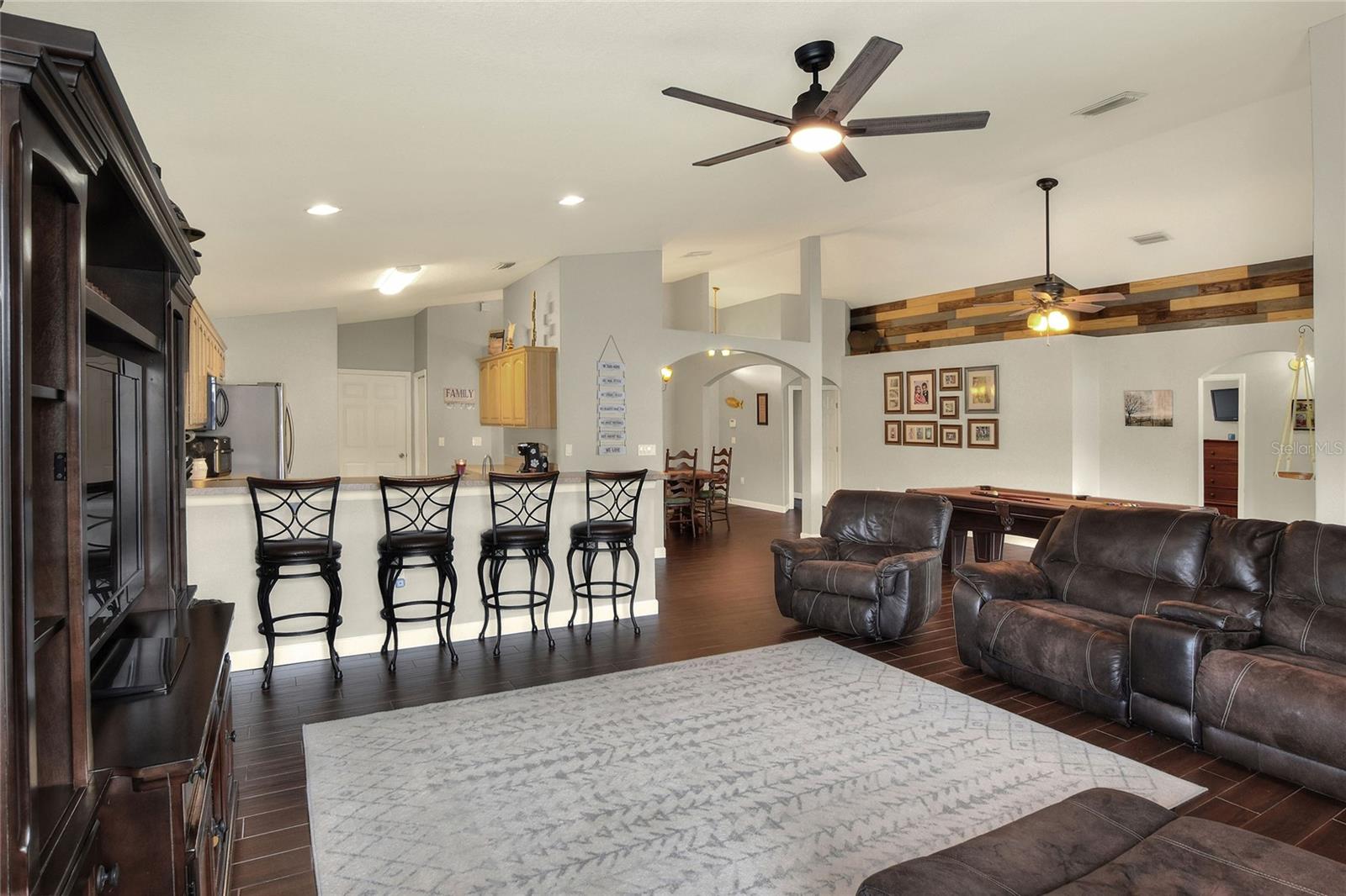 604 LYNDSEY LN