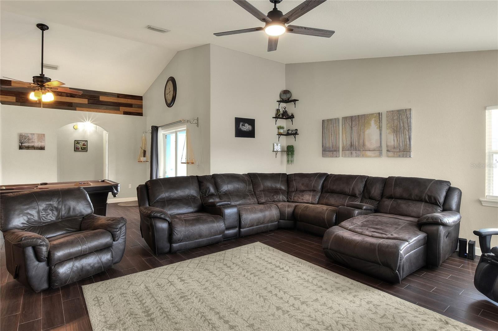 604 LYNDSEY LN