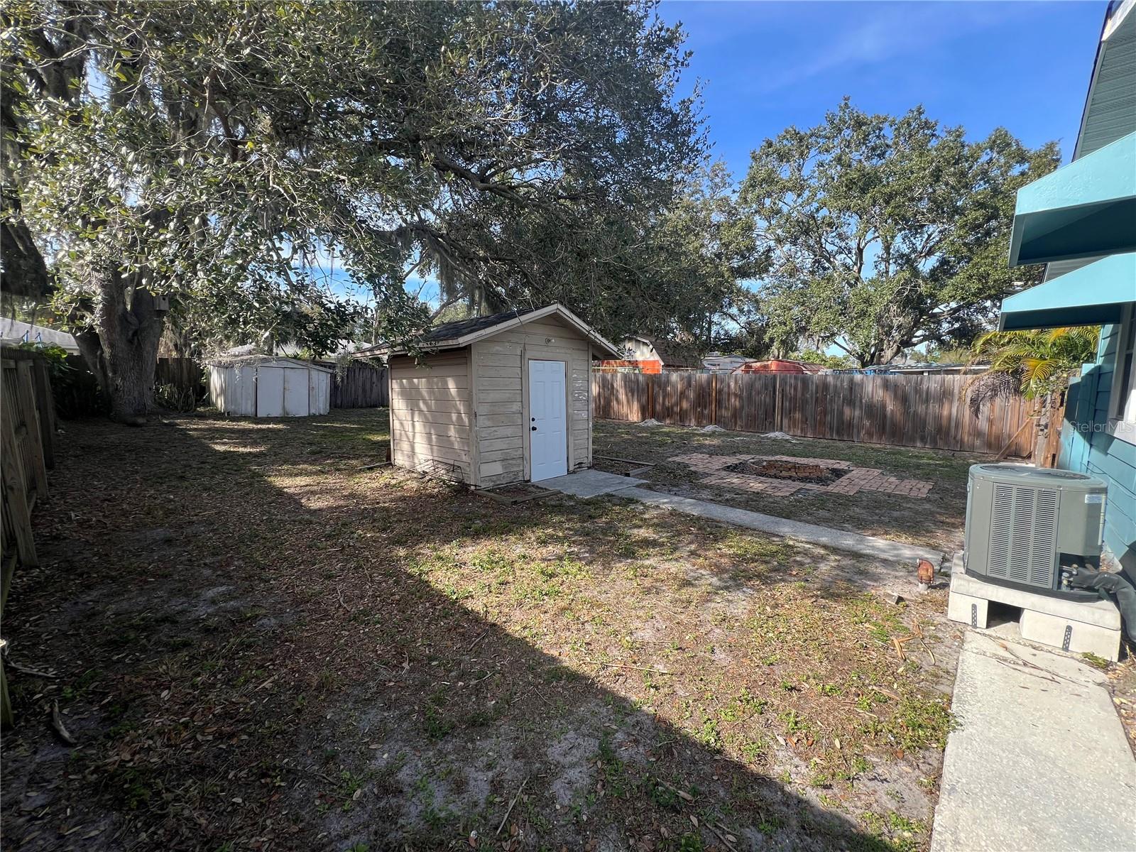 215 N LOCKWOOD RIDGE RD