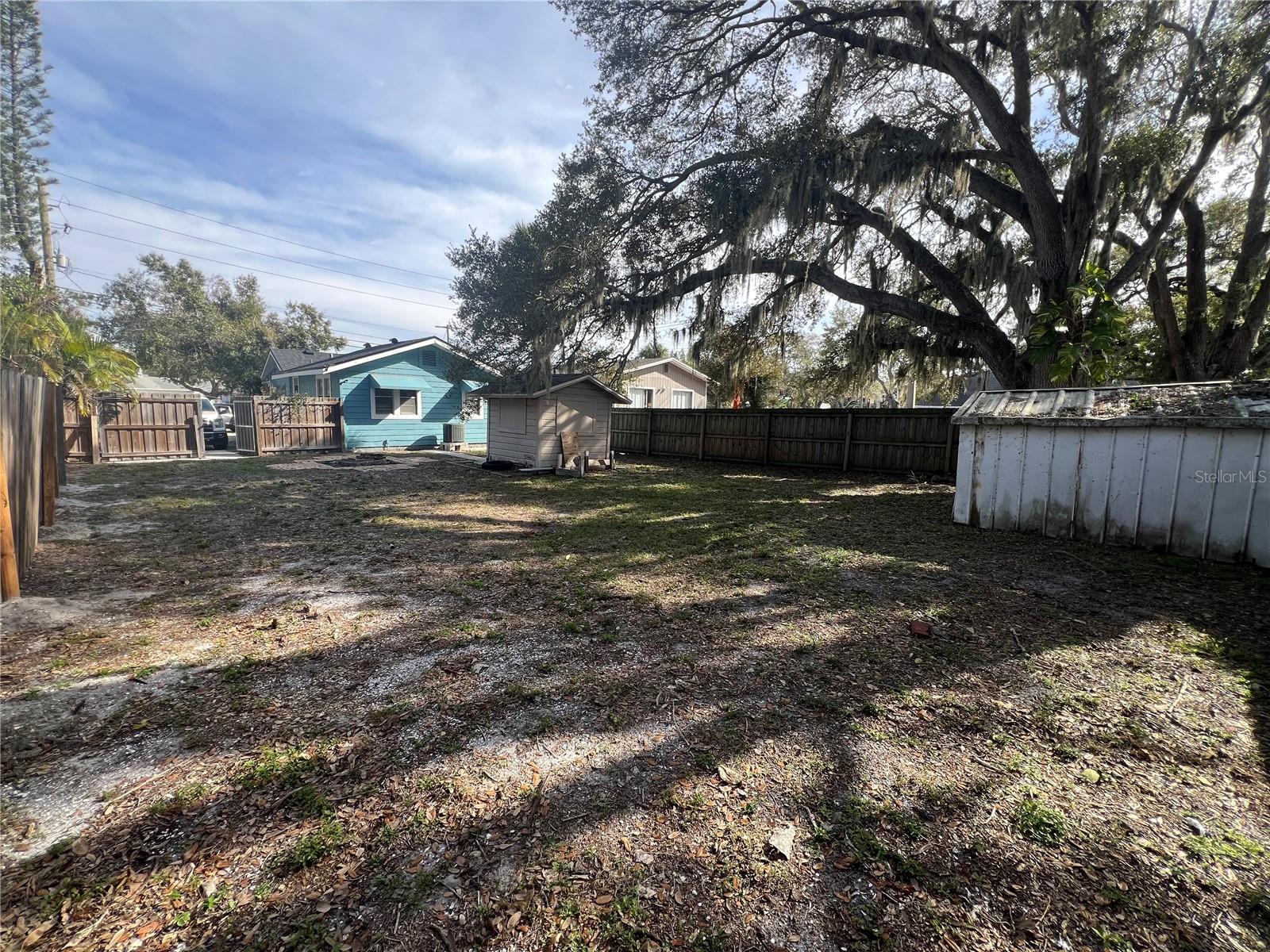 215 N LOCKWOOD RIDGE RD
