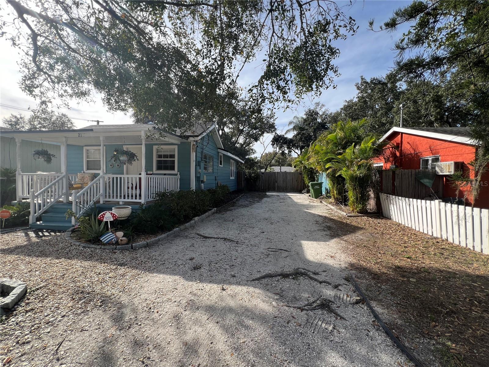 215 N LOCKWOOD RIDGE RD