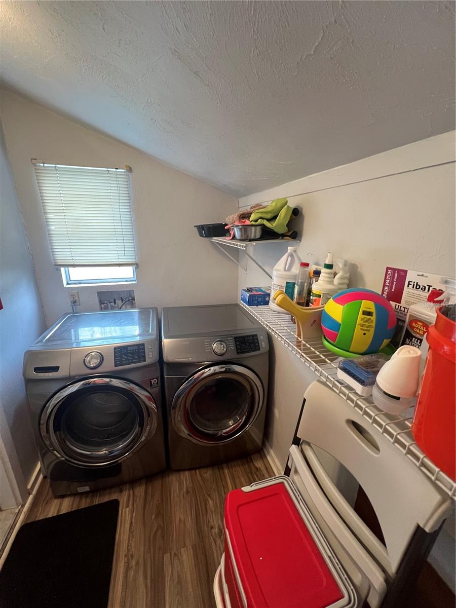 215 N LOCKWOOD RIDGE RD