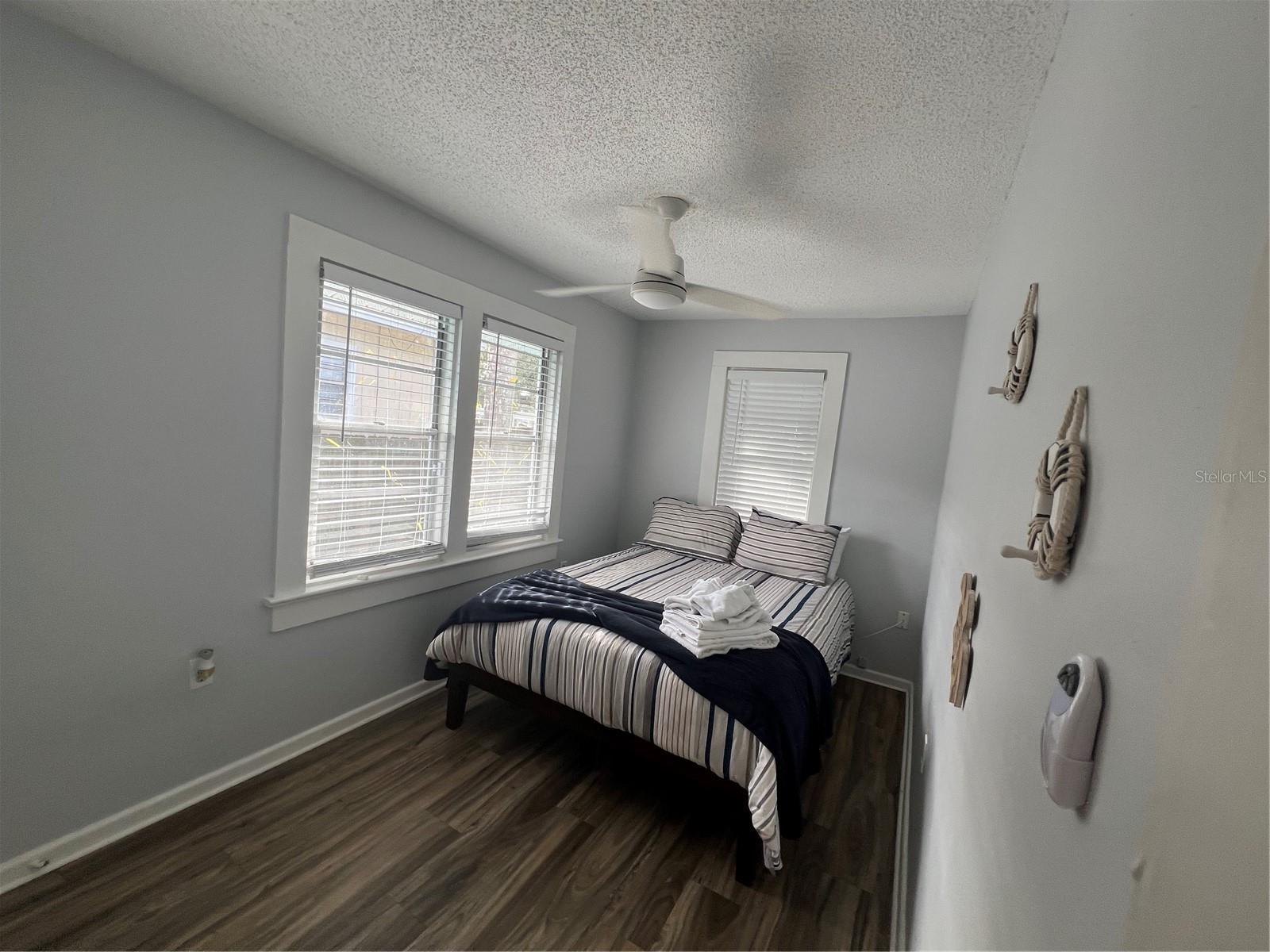215 N LOCKWOOD RIDGE RD