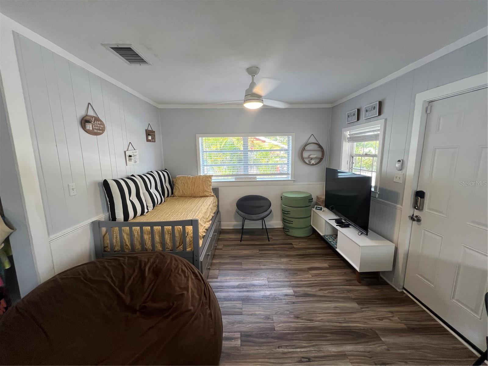 215 N LOCKWOOD RIDGE RD