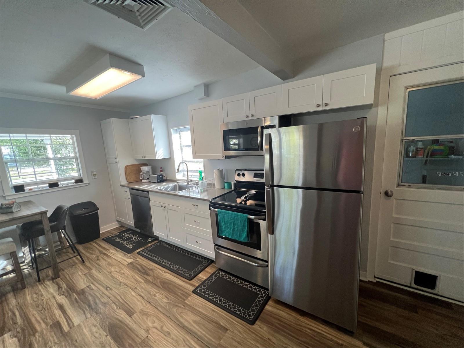 215 N LOCKWOOD RIDGE RD