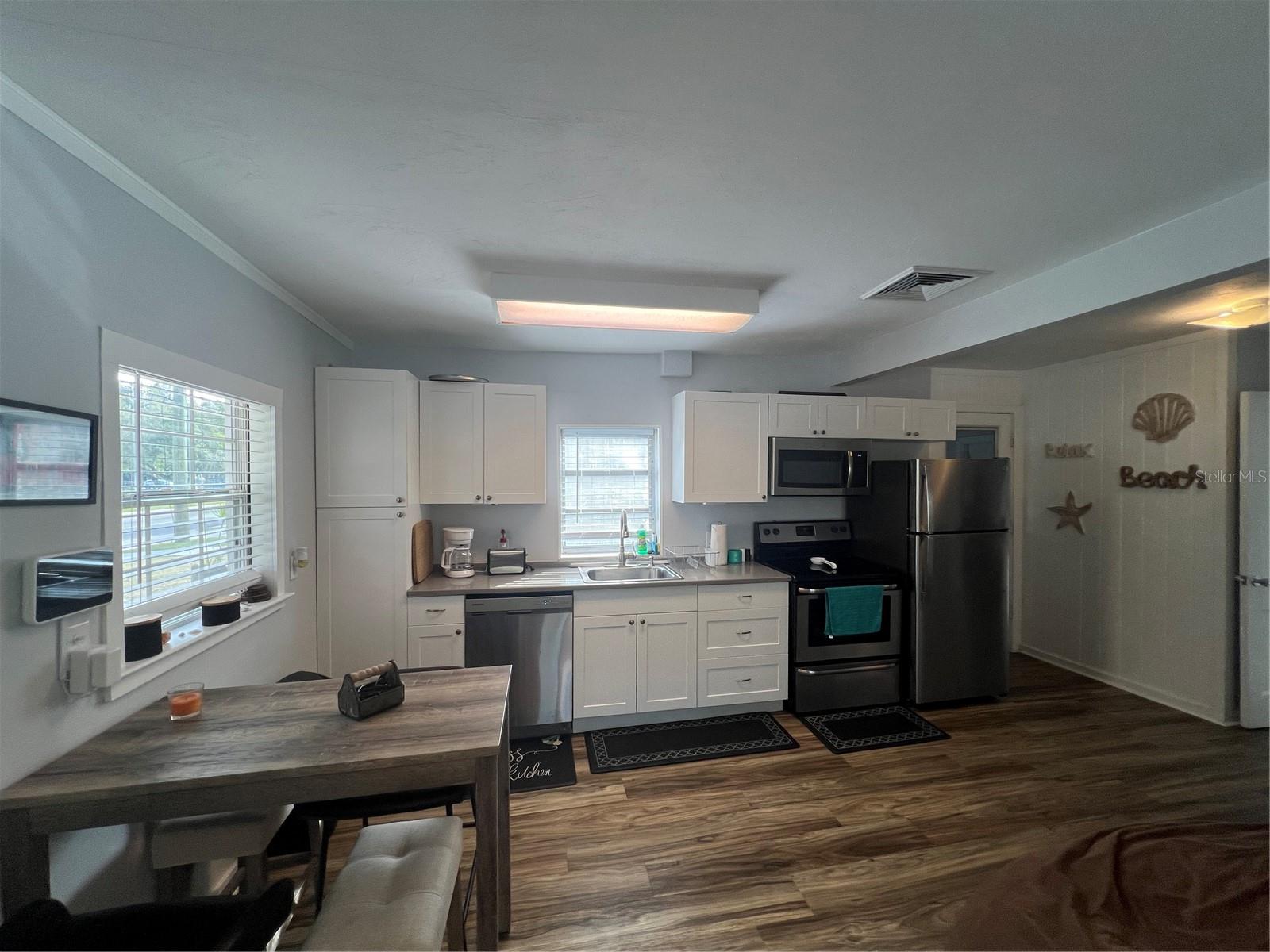 215 N LOCKWOOD RIDGE RD