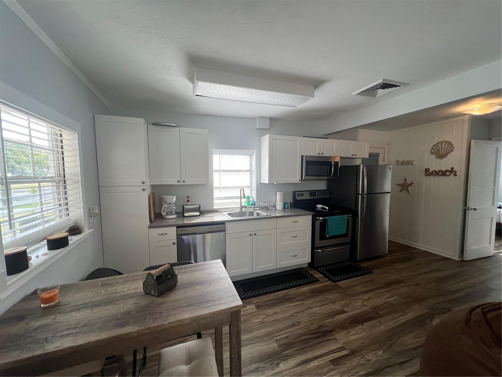 215 N LOCKWOOD RIDGE RD