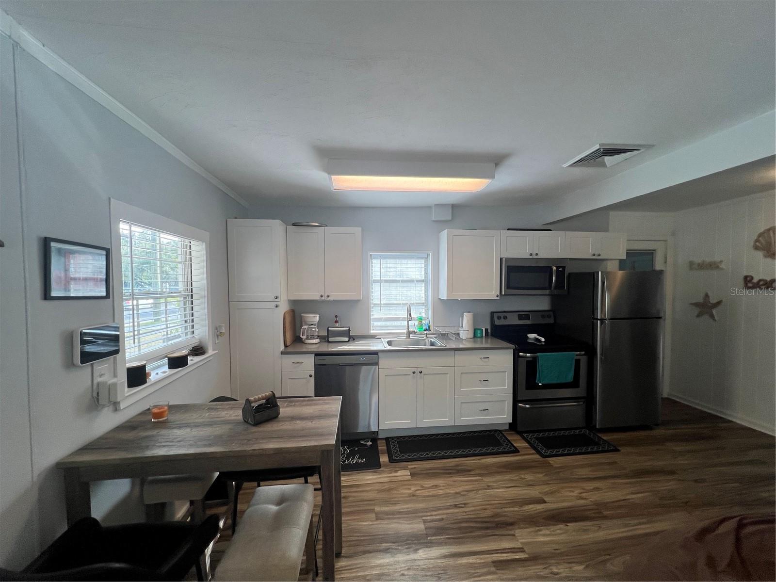 215 N LOCKWOOD RIDGE RD