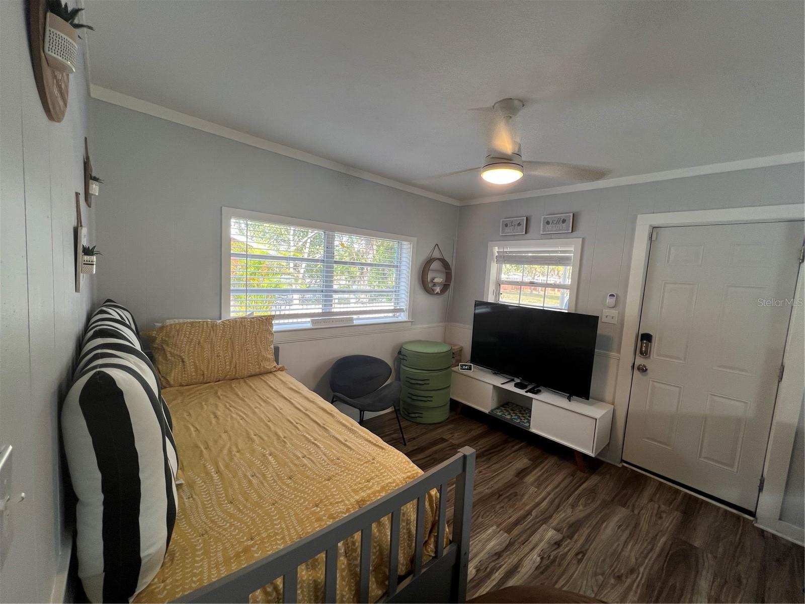 215 N LOCKWOOD RIDGE RD