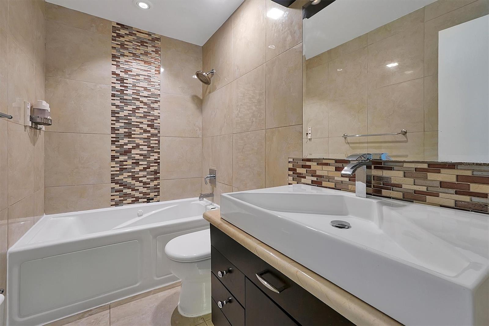 3008 PARKWAY BLVD #303