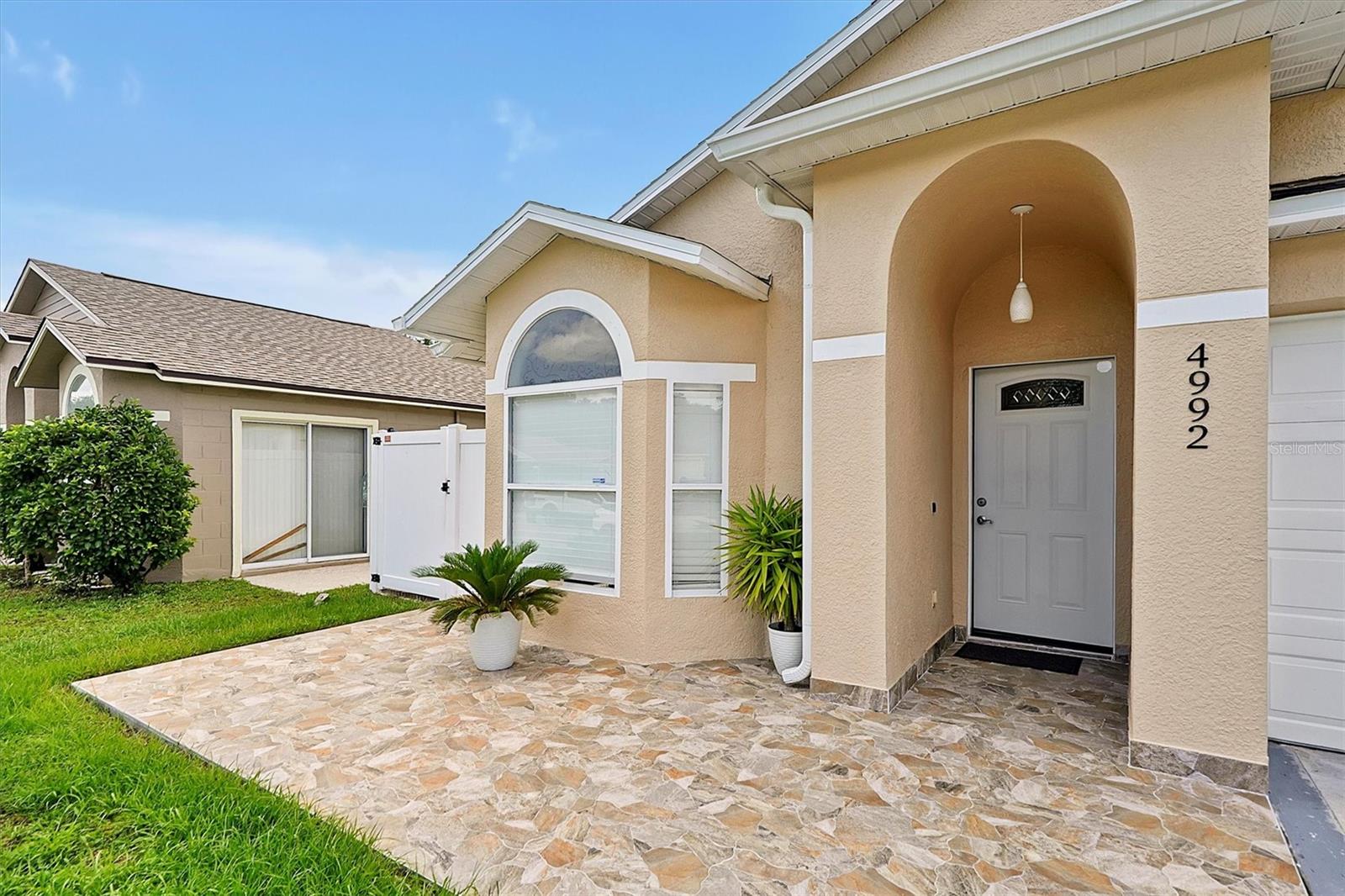 4992 LUNA NEGRA DR