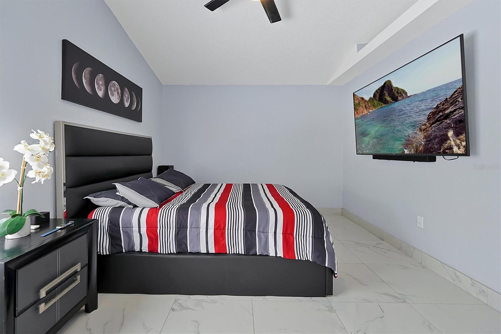 4992 LUNA NEGRA DR