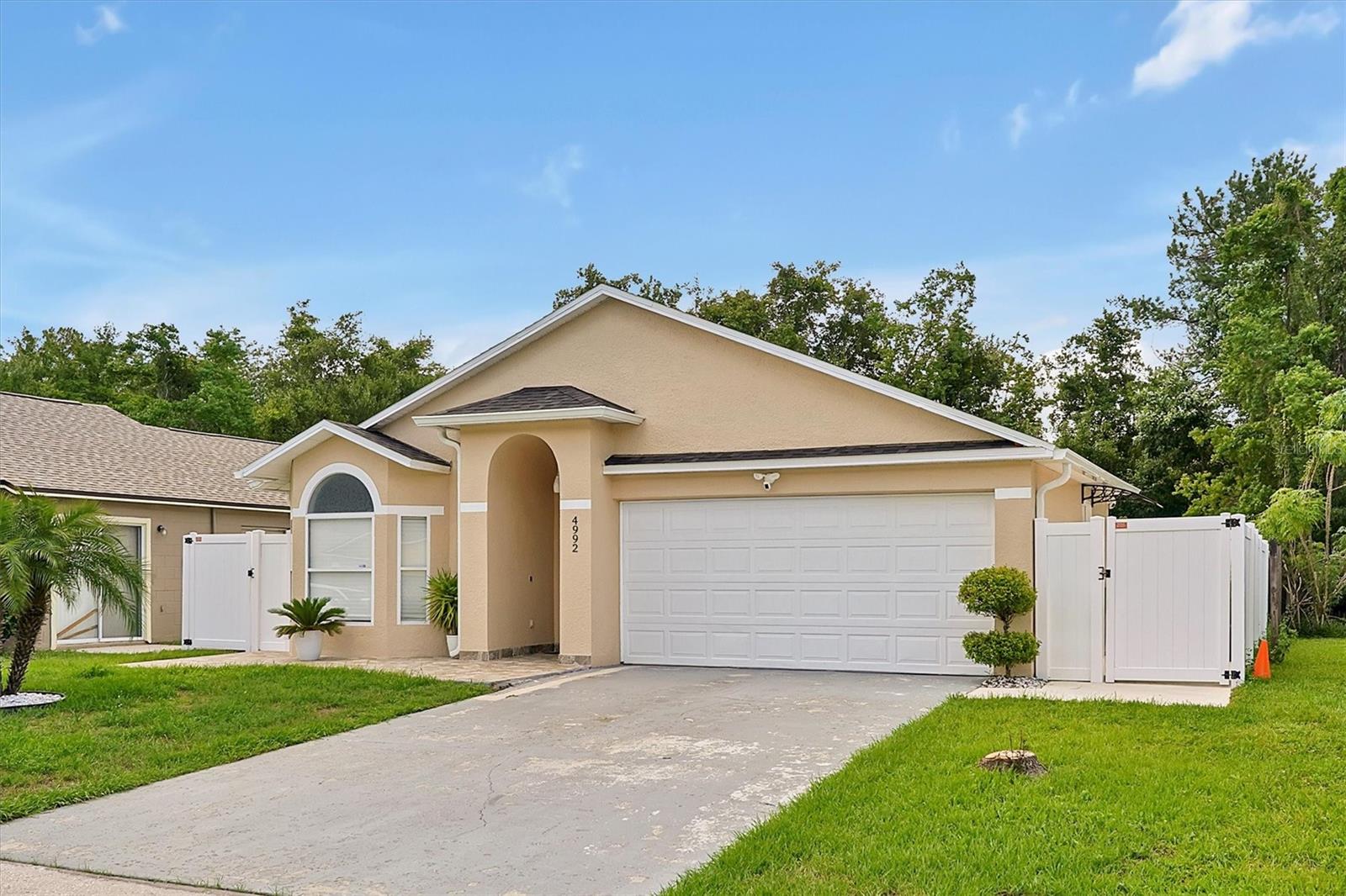 4992 LUNA NEGRA DR