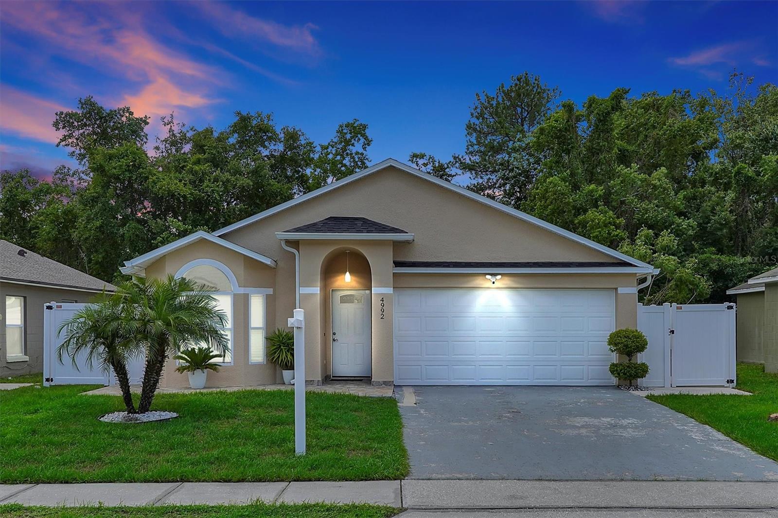 4992 LUNA NEGRA DR