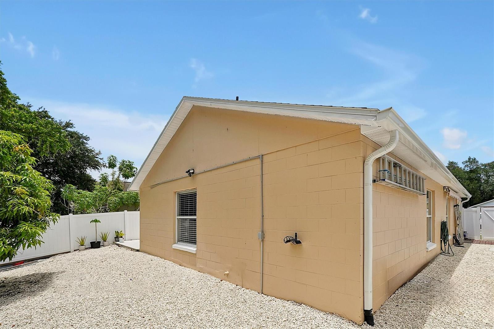4992 LUNA NEGRA DR