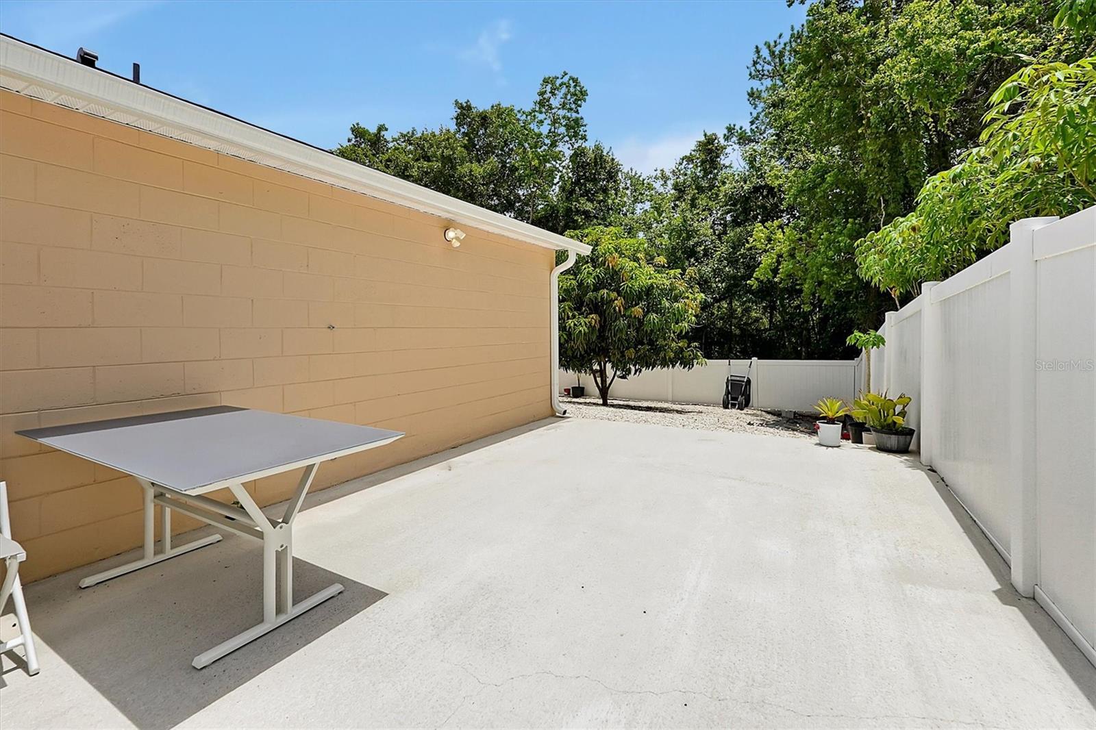 4992 LUNA NEGRA DR