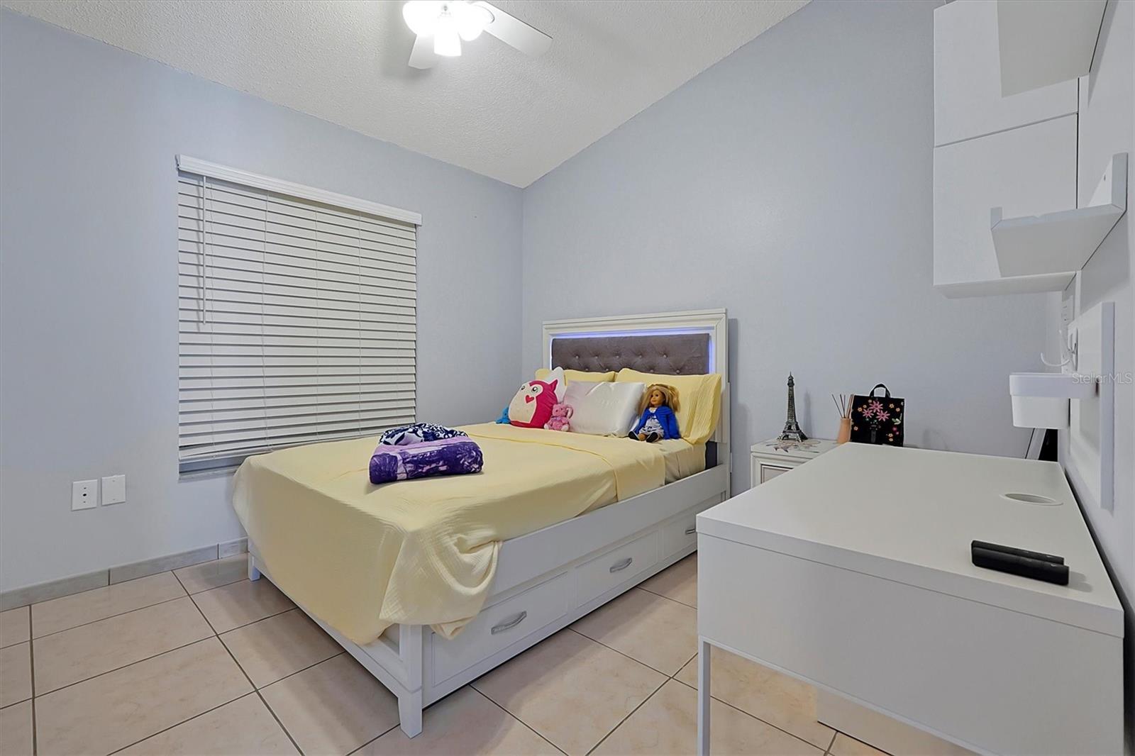 4992 LUNA NEGRA DR