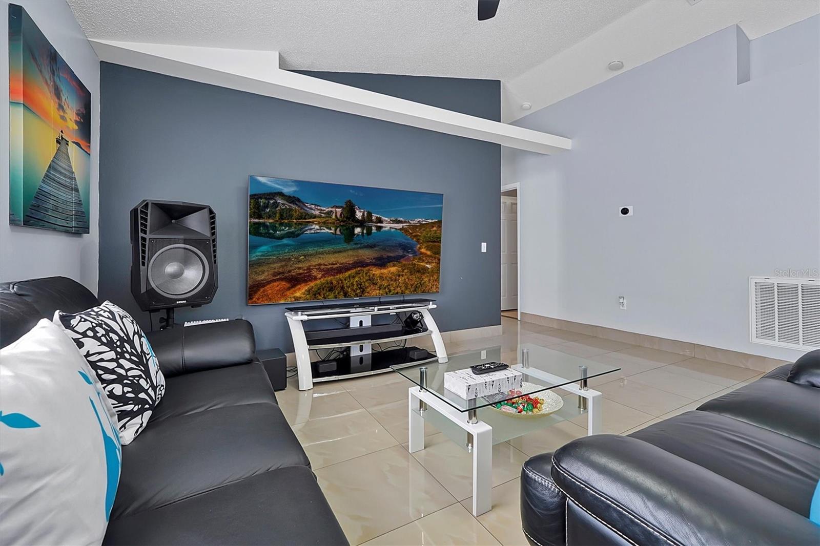 4992 LUNA NEGRA DR