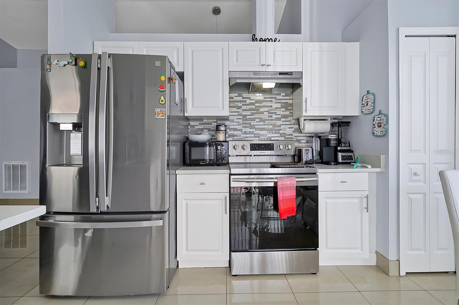 4992 LUNA NEGRA DR