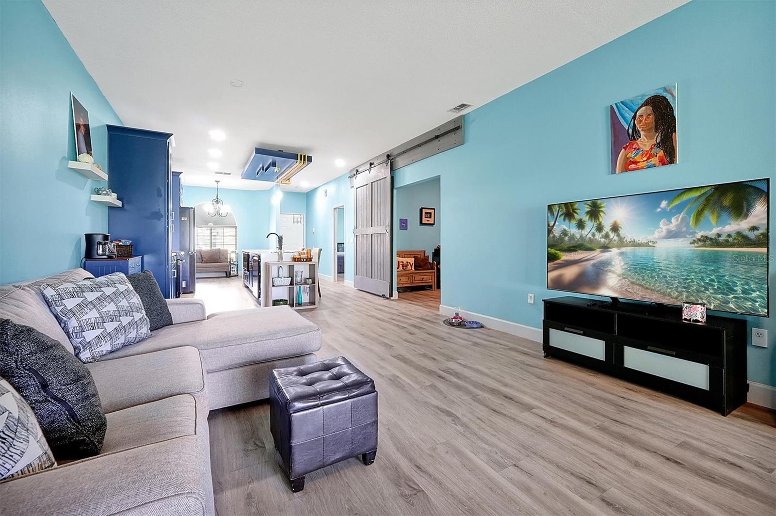 168 CLUB VILLAS LN