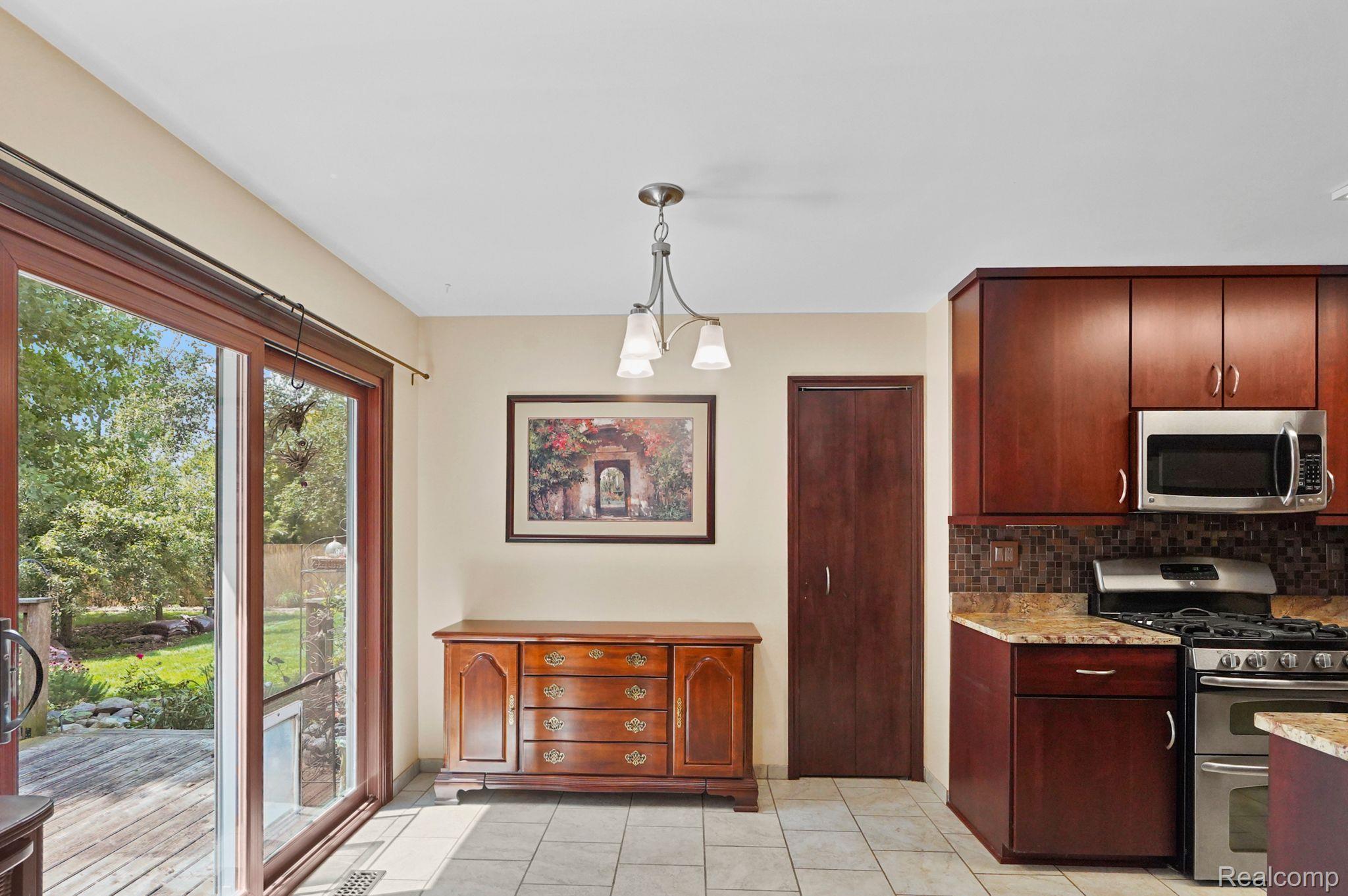 2726 E LONG LAKE Road