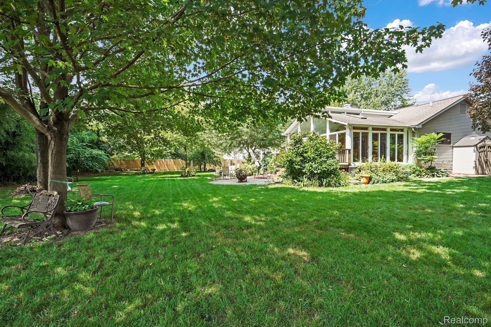 2726 E LONG LAKE Road