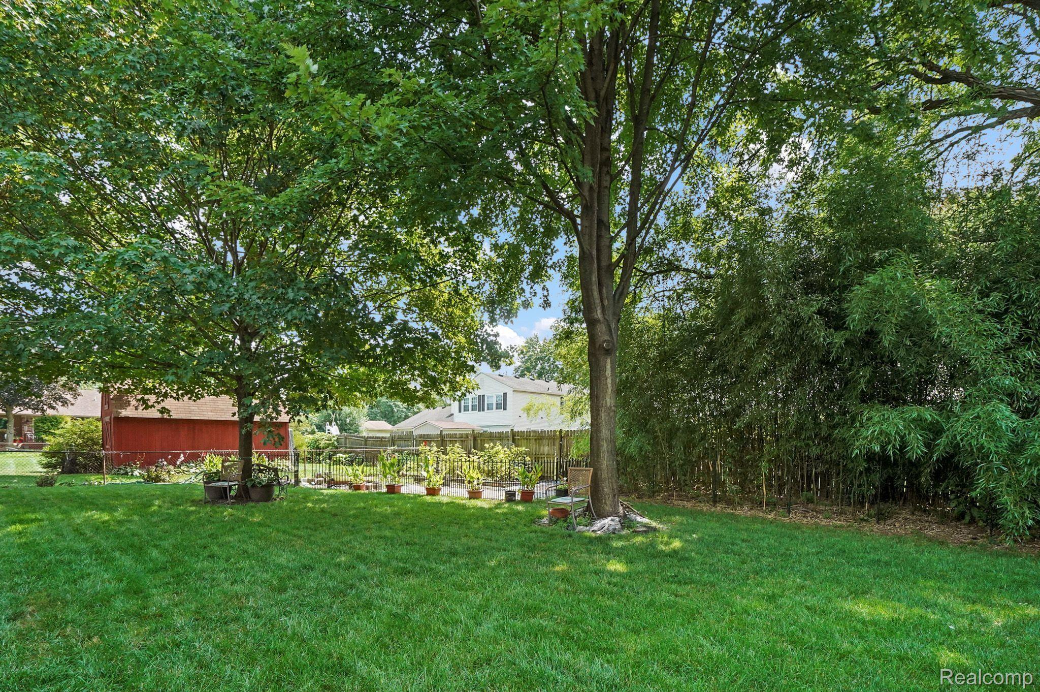 2726 E LONG LAKE Road