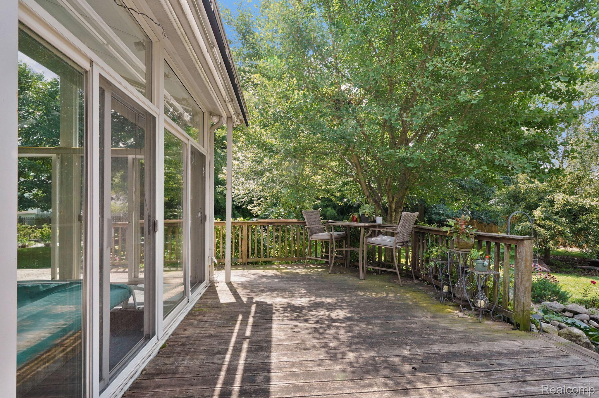 2726 E LONG LAKE Road