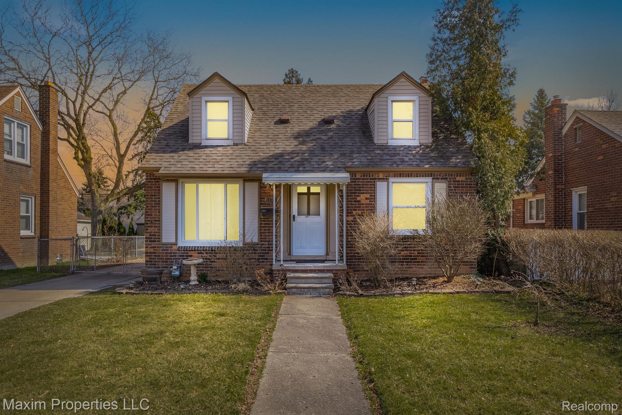 3325 LINDEN Street