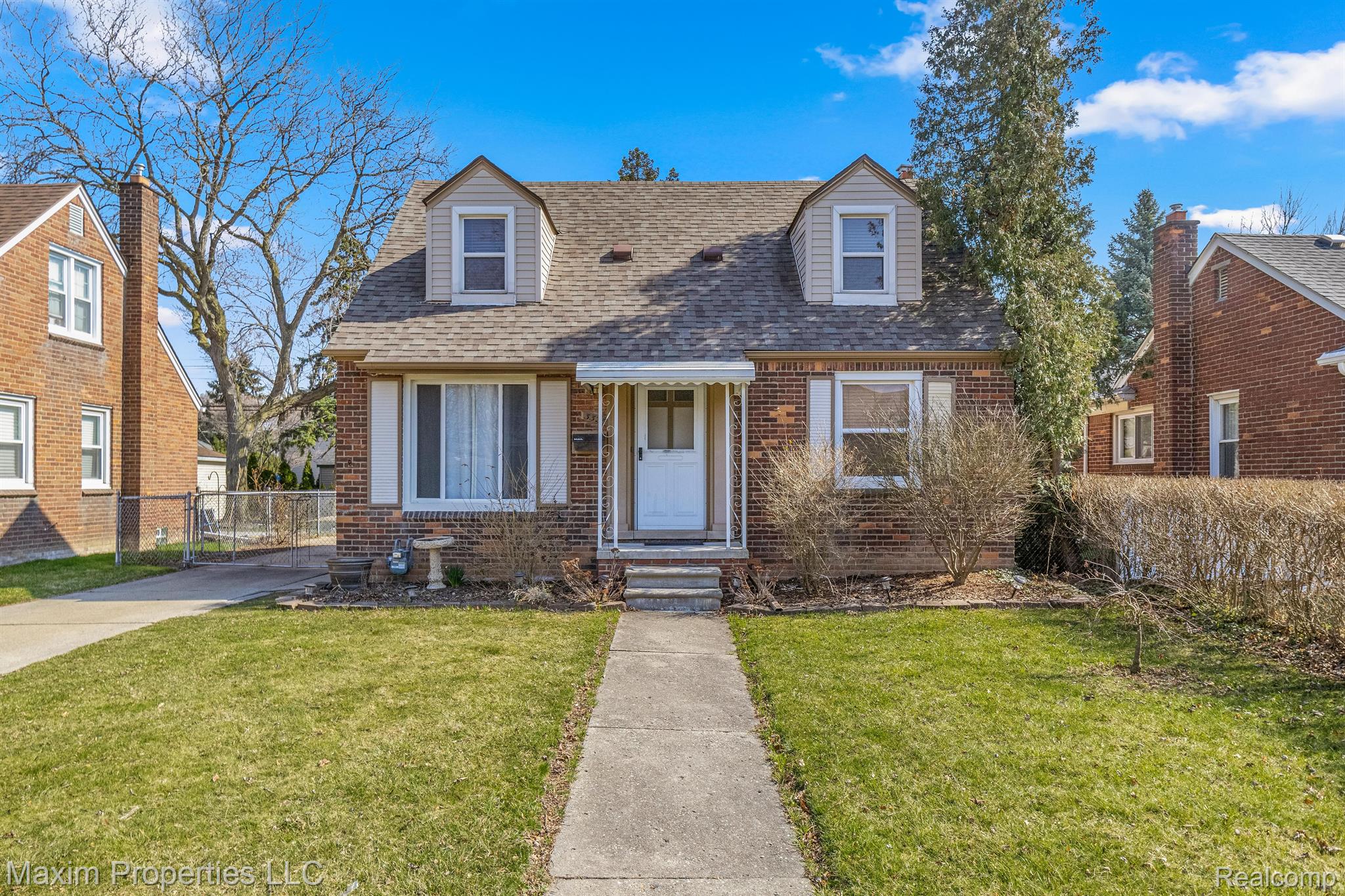3325 LINDEN Street