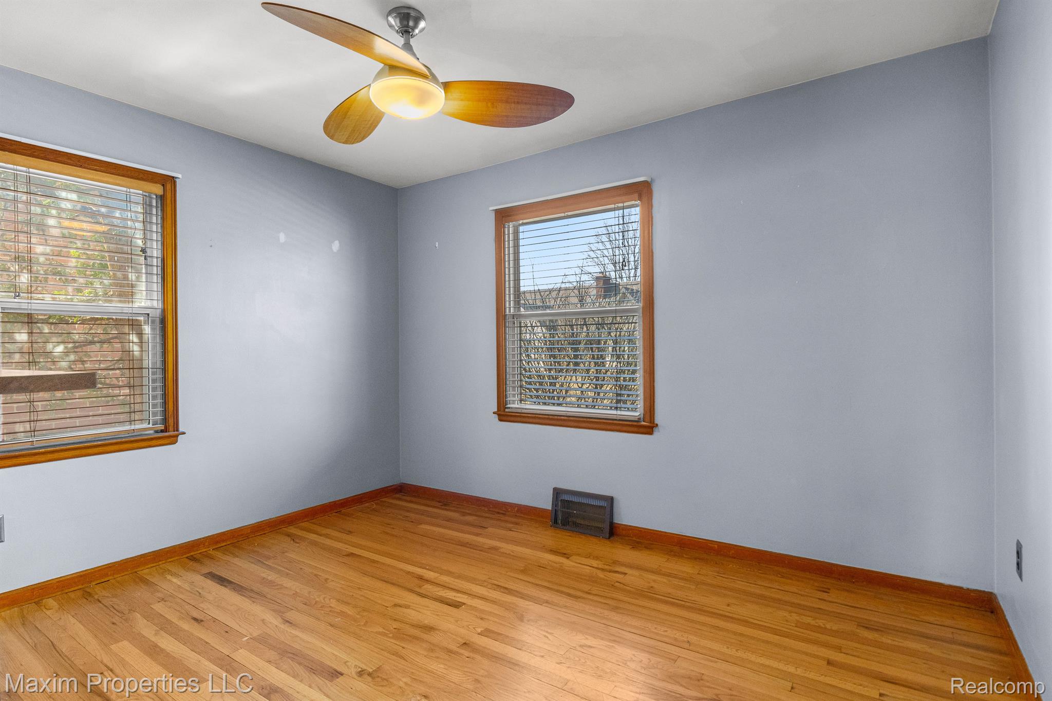 3325 LINDEN Street