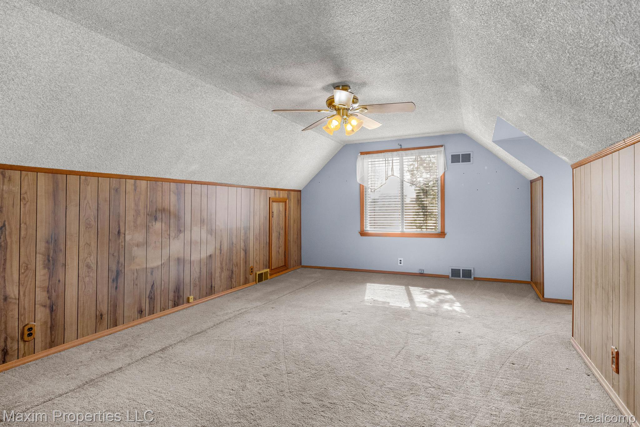 3325 LINDEN Street