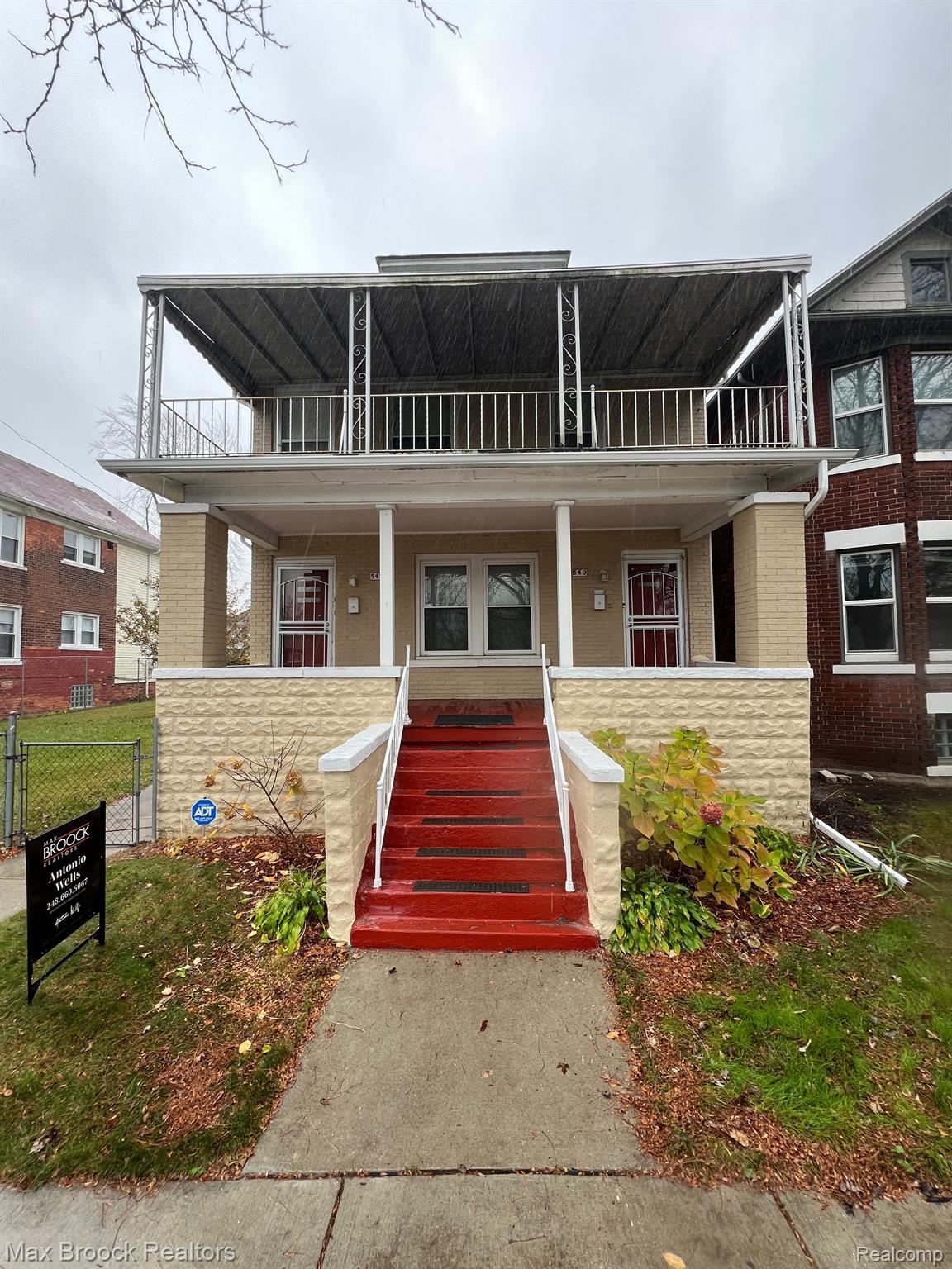 540-542 HOLBROOK Street