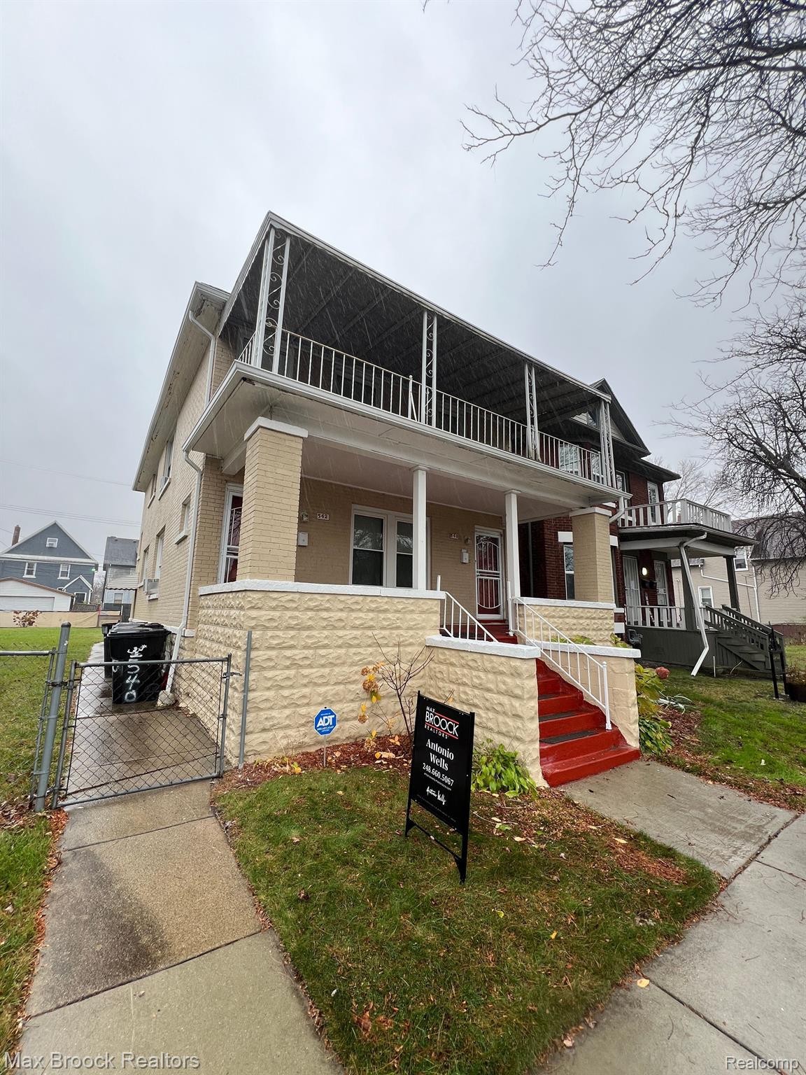 540-542 HOLBROOK Street