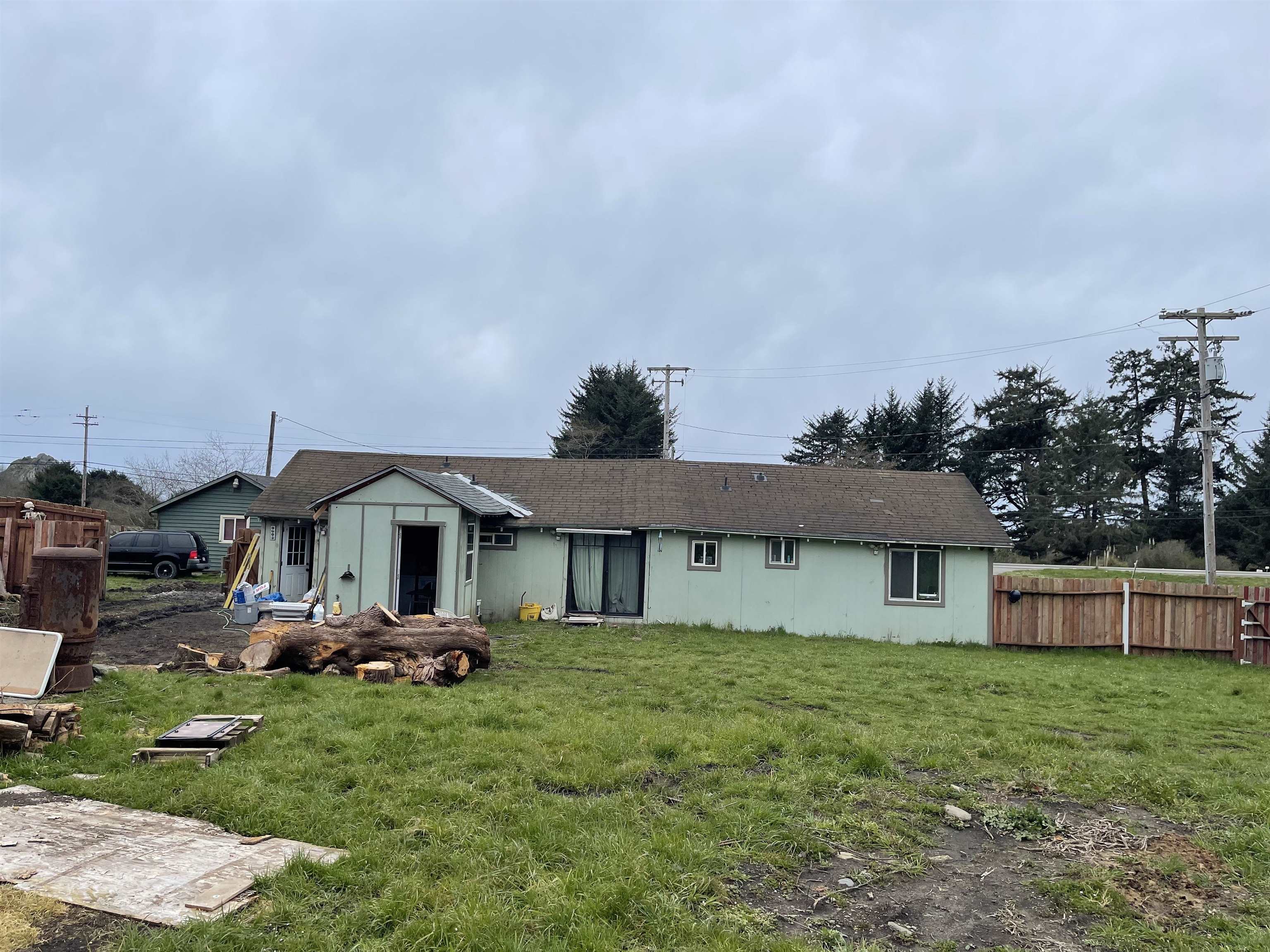 13815 US Highway 101 N