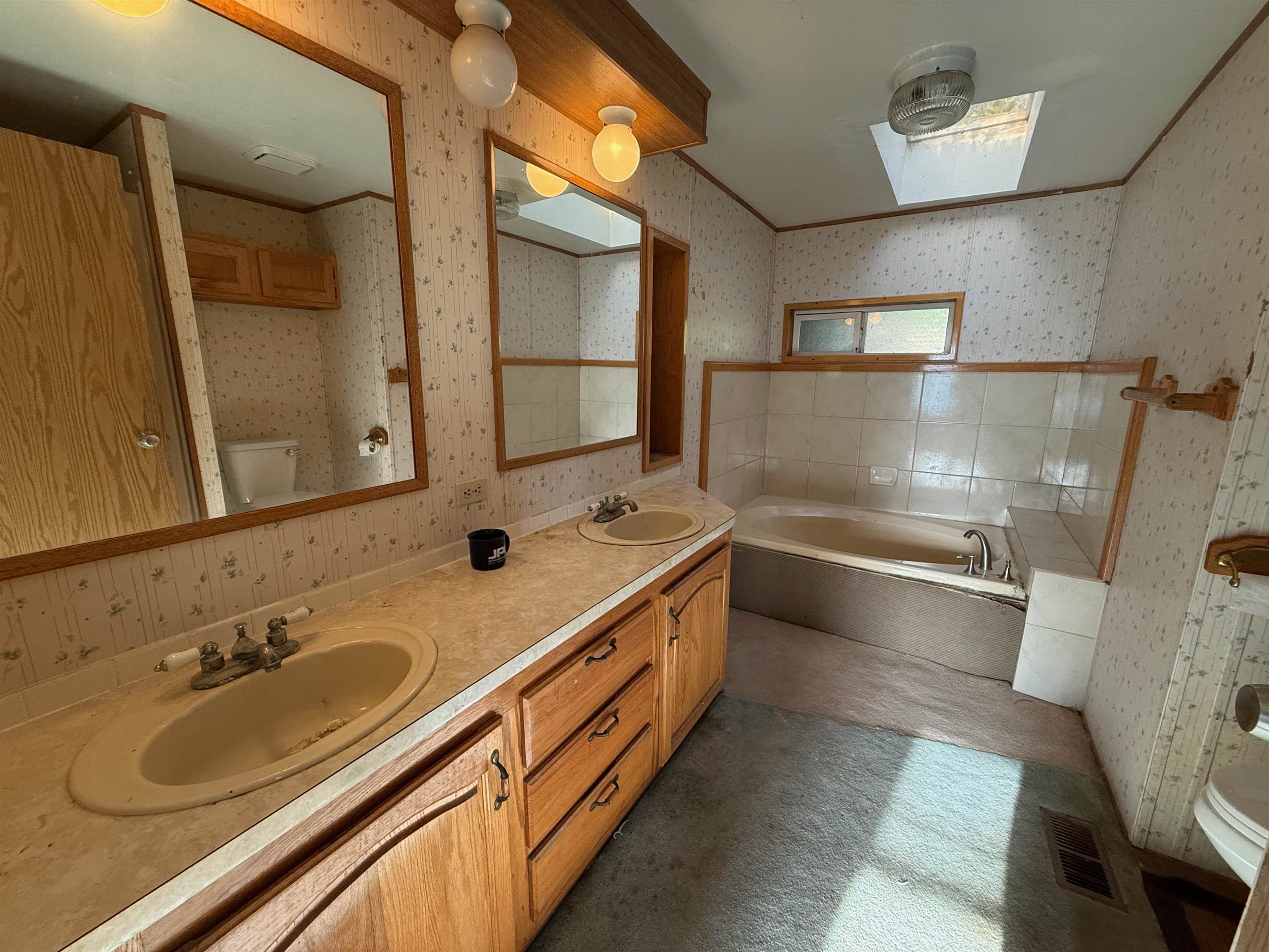 140 Hilltop Manor