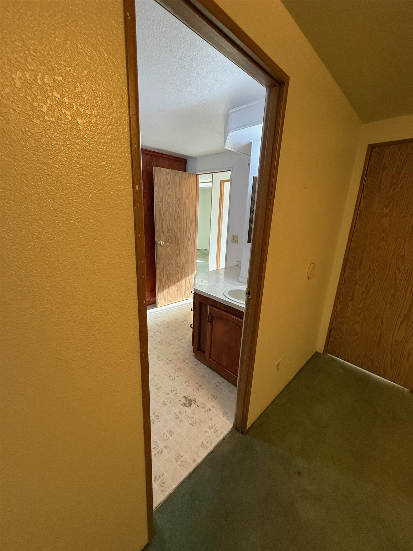 140 Hilltop Manor