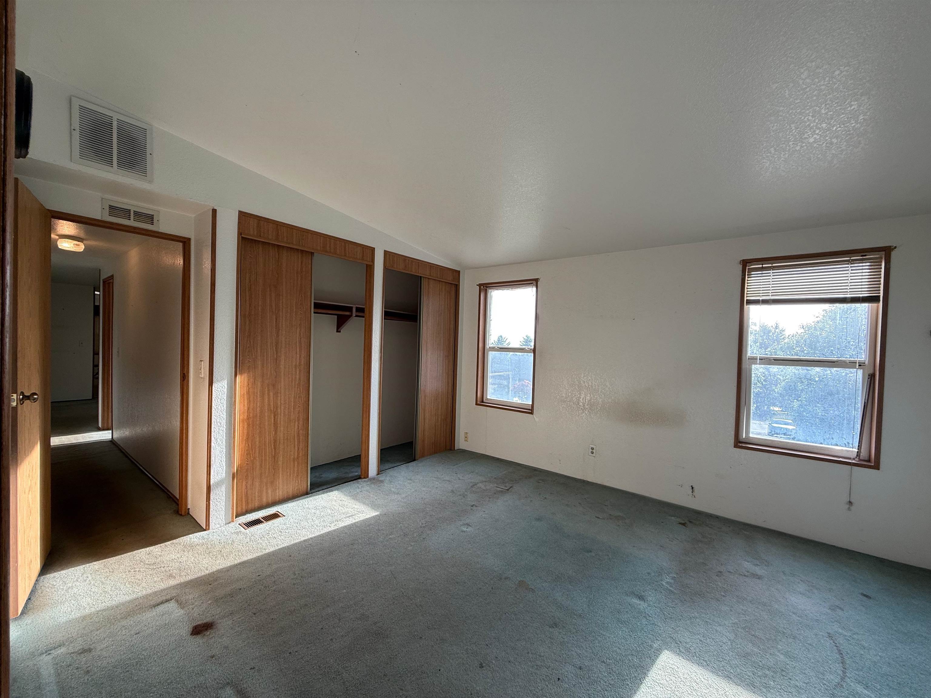 140 Hilltop Manor
