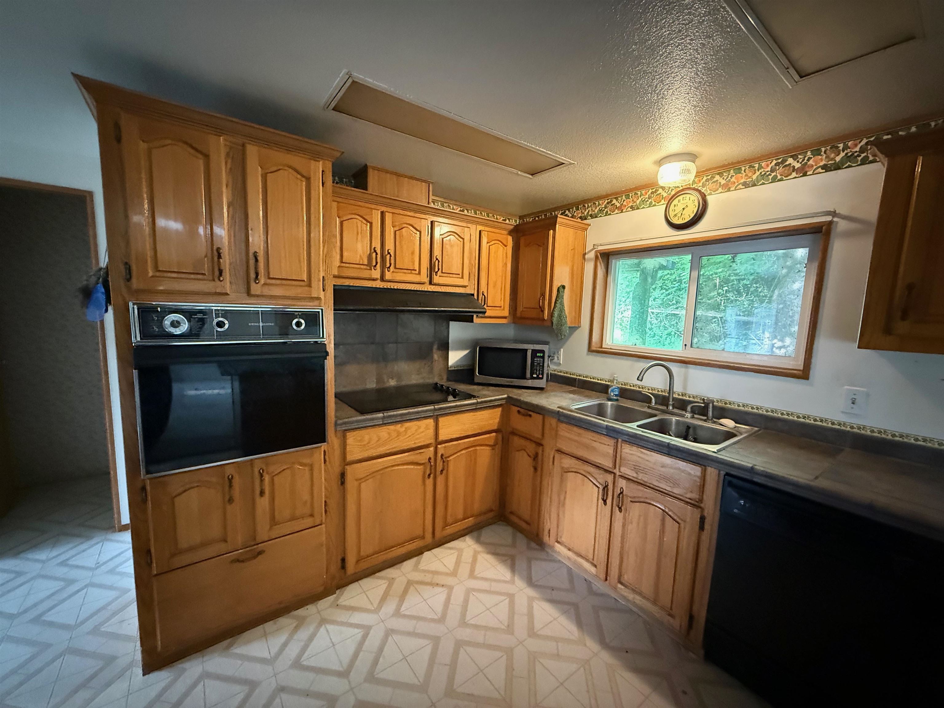 140 Hilltop Manor