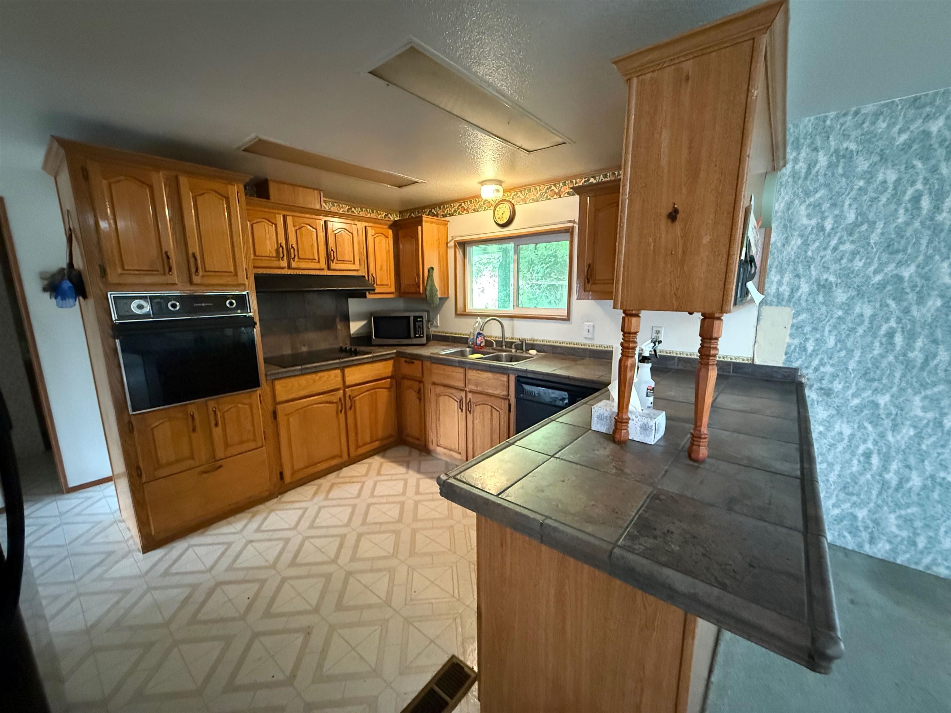 140 Hilltop Manor