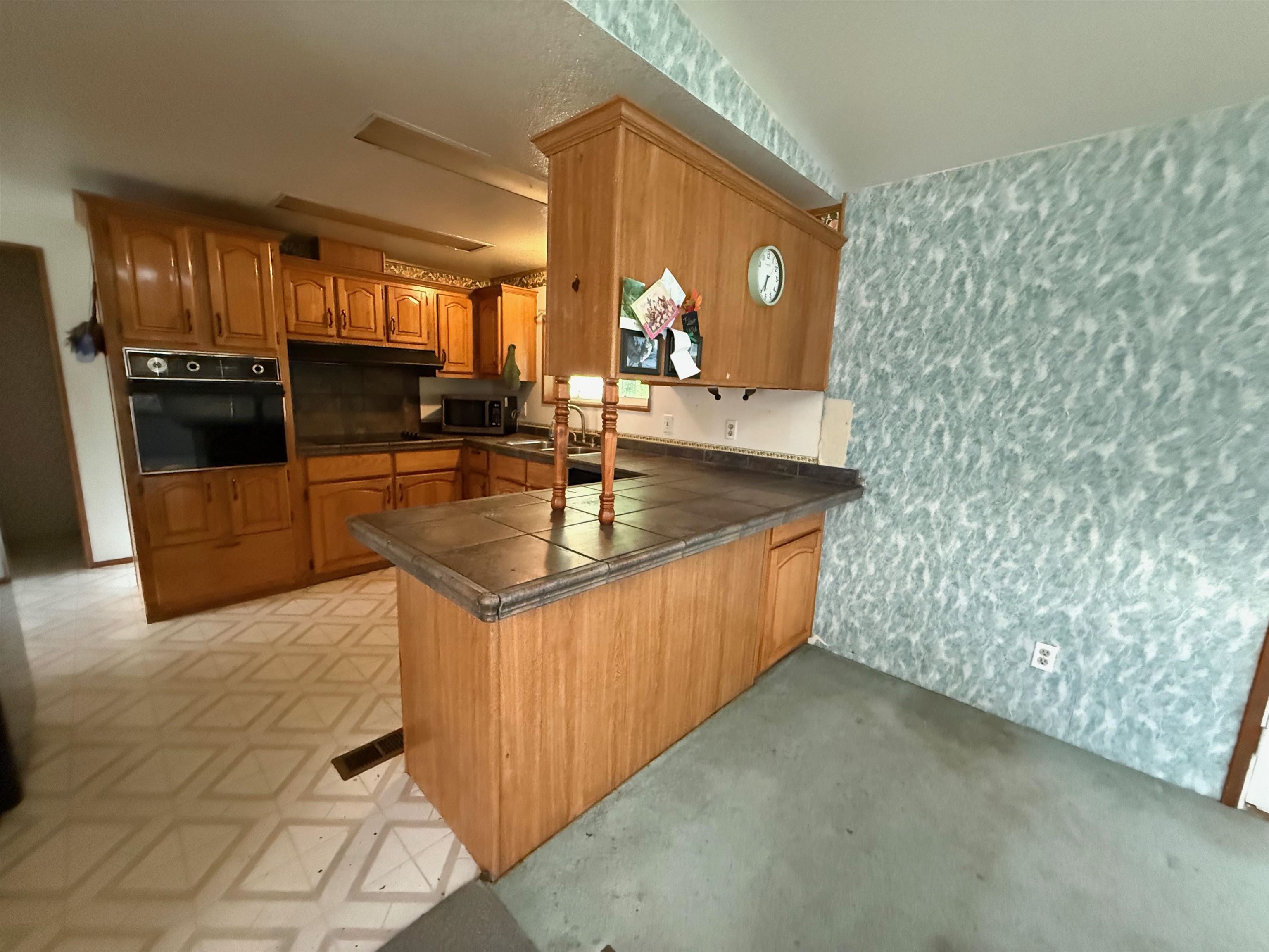 140 Hilltop Manor