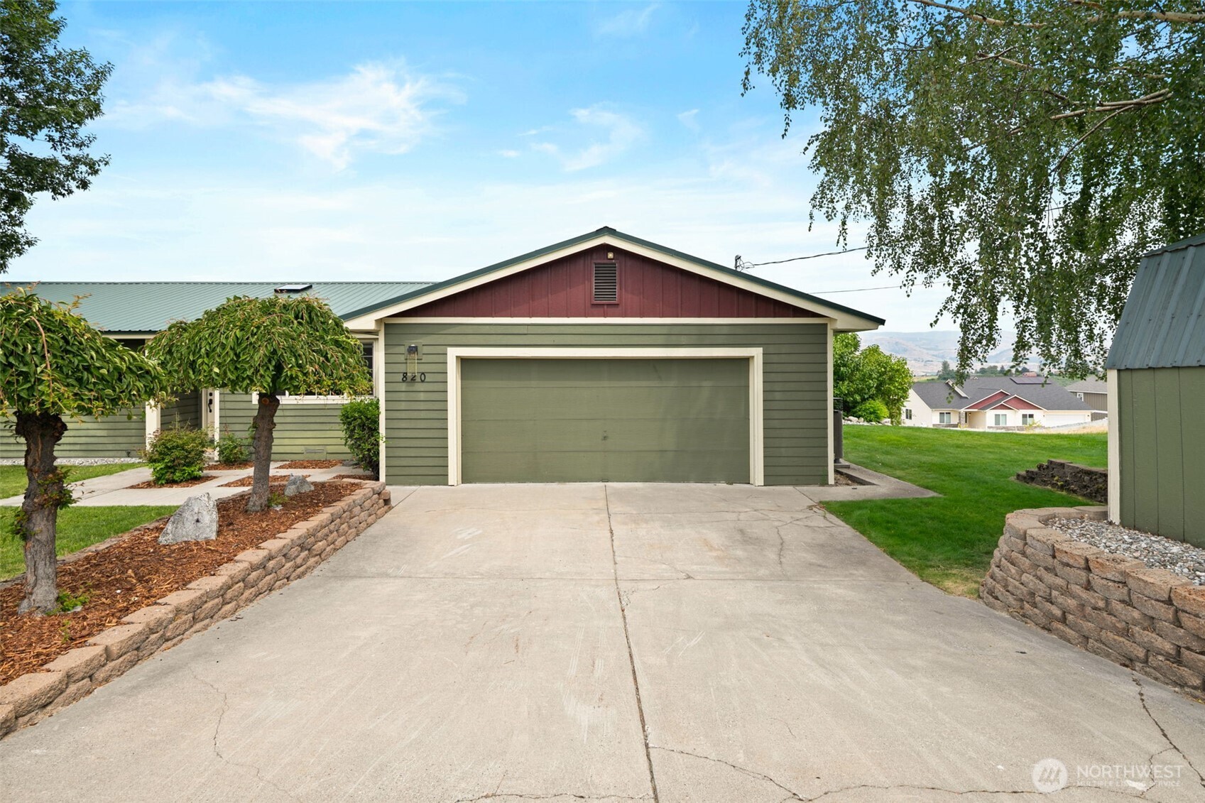 820 Summit Boulevard