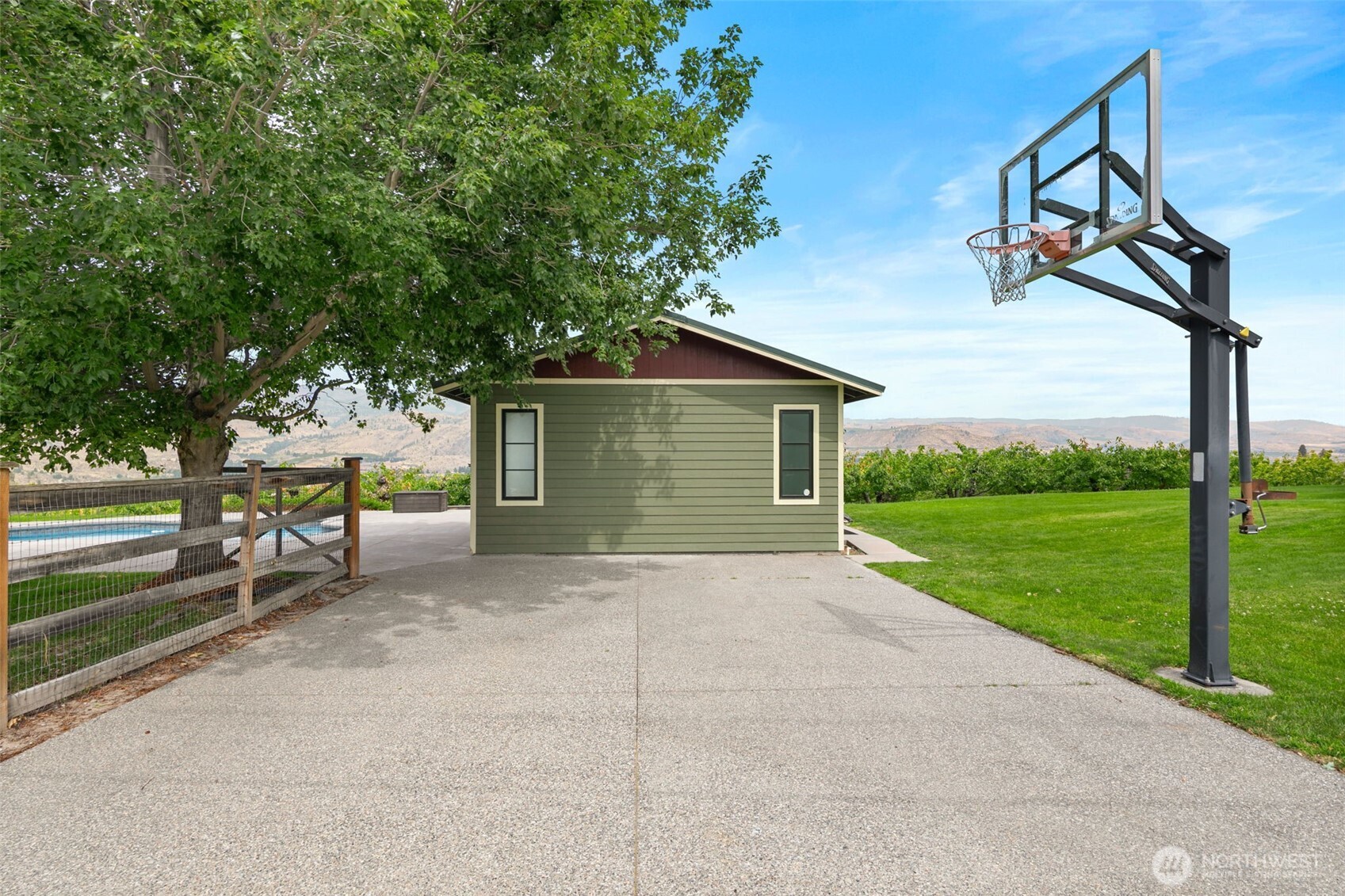 820 Summit Boulevard