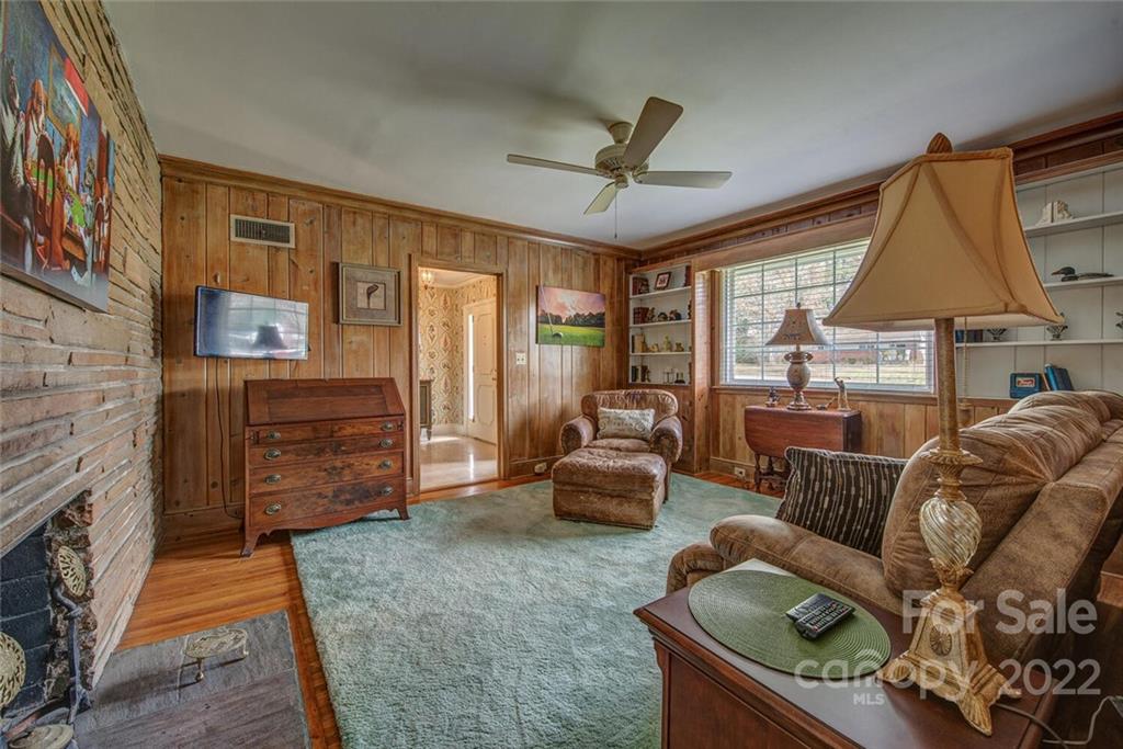 1507 Fairfield Drive