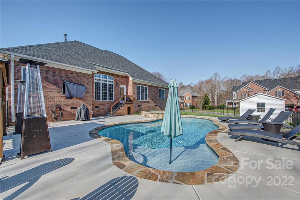 5203 Featherstone Court